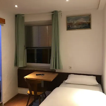 Tu Ferienzimmer In Stadtmitte Penzion 3*