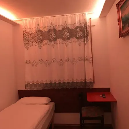 Tu Ferienzimmer In Stadtmitte ウルム